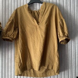 Everlane The Split Neck Puff Sleeve shirt Size 2